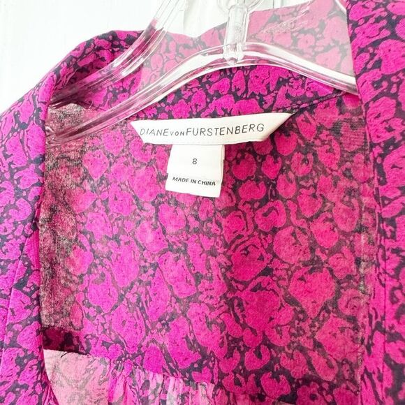 Diane Von Furstenberg Printed Button-Up Blouse Top in Purple Silk Women’s Size 8 - Picture 6 of 9
